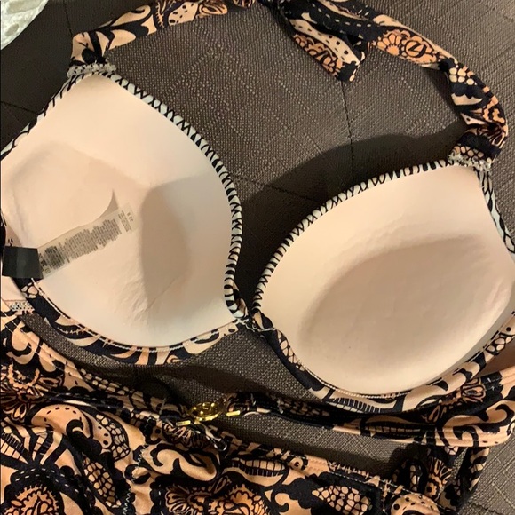 Victoria’s Secret Tan and Black Bikini Set - Picture 6 of 7